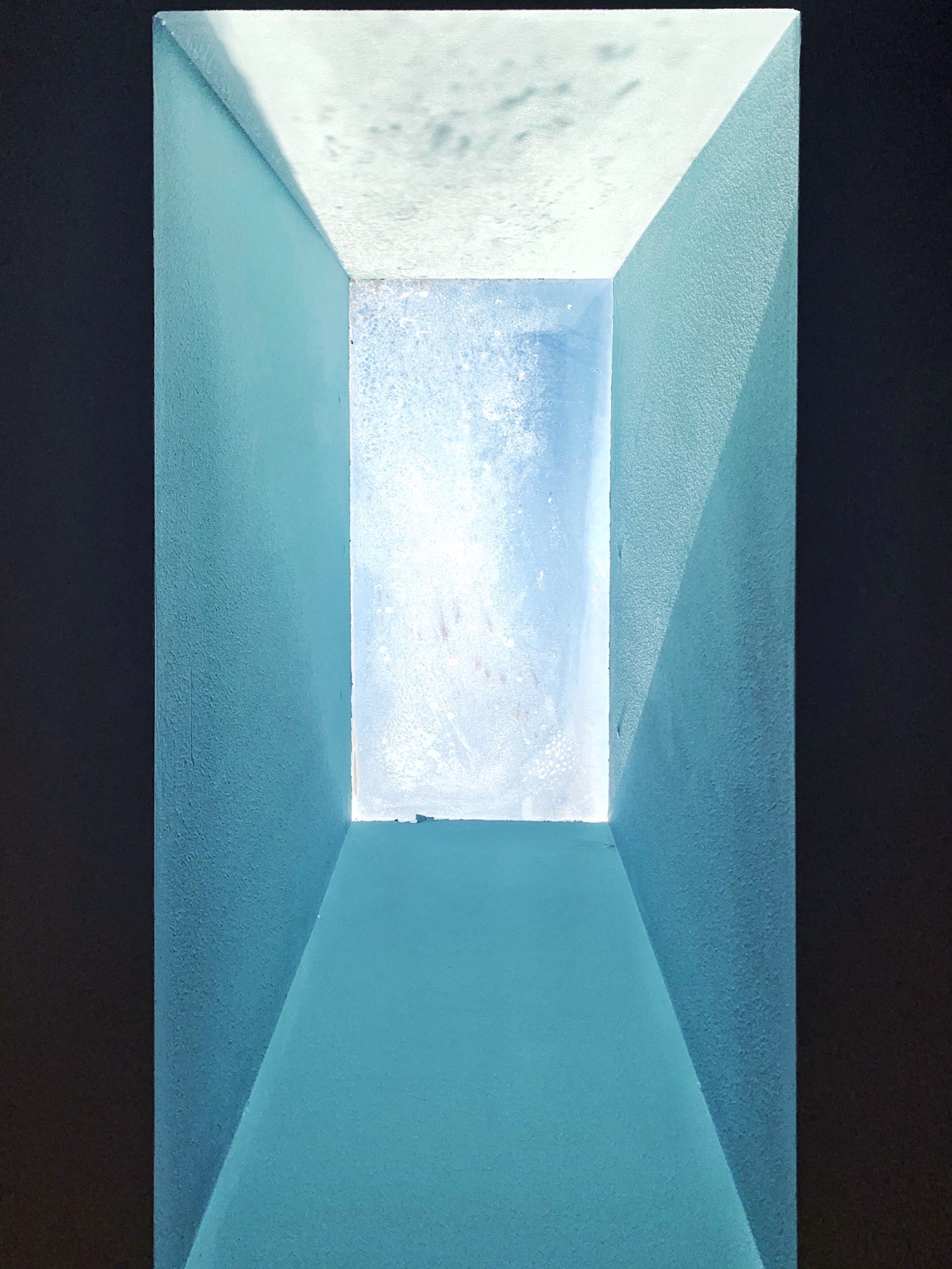 Symmetrical photo of a skylight, midday.